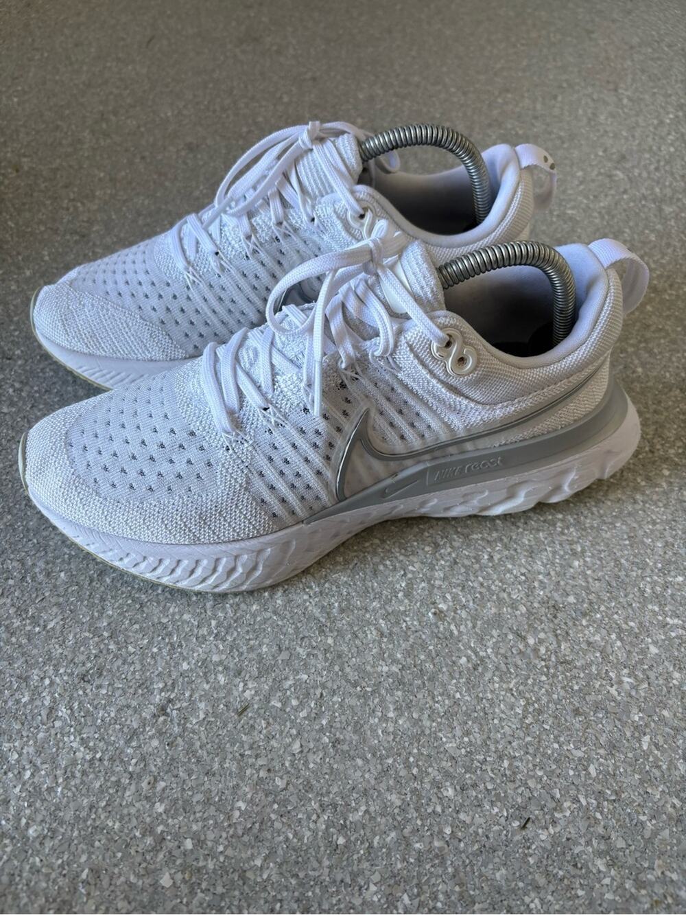Nike Wmns React Infinity Run Flyknit 2 'White Metallic Silver' running shoes 9